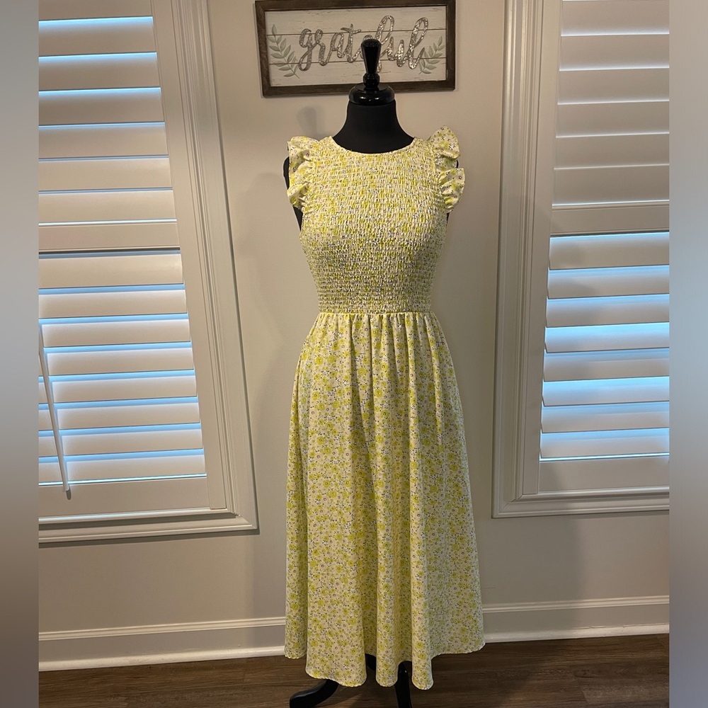 MELLODAY SMOCKED TOP RUFFLE SLEEVE FLORAL DRESS SIZE SMALL